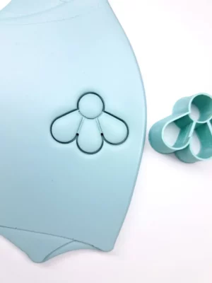 marshmaglow-foremka-do-modeliny-stokrotka-z-trzema-płatkami-i-środkiem-przykład-użycia Foremka do gliny lub modeliny - stokrotka z trzema płatkami 1