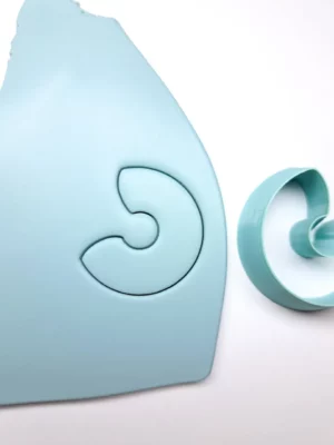 marshmaglow-foremka-do-modeliny-ugryziona-oponka-przyklad-uzycia Foremka do gliny lub modeliny - ugryziona oponka 1