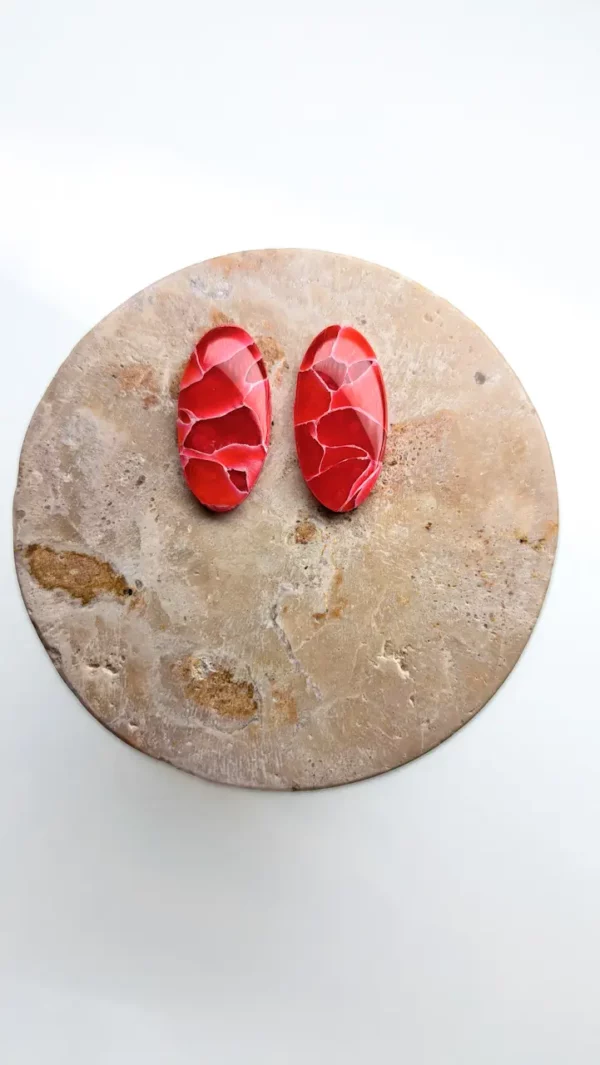 Jajowate czerwone kolczyki sztyfty