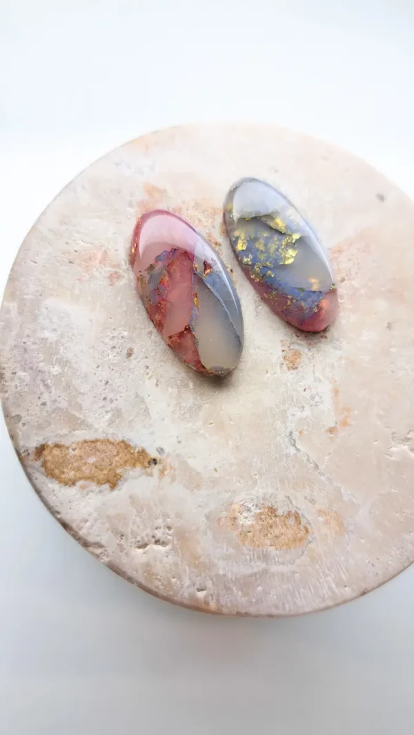 Różowo błękitne jajowate kolczyki sztyfty