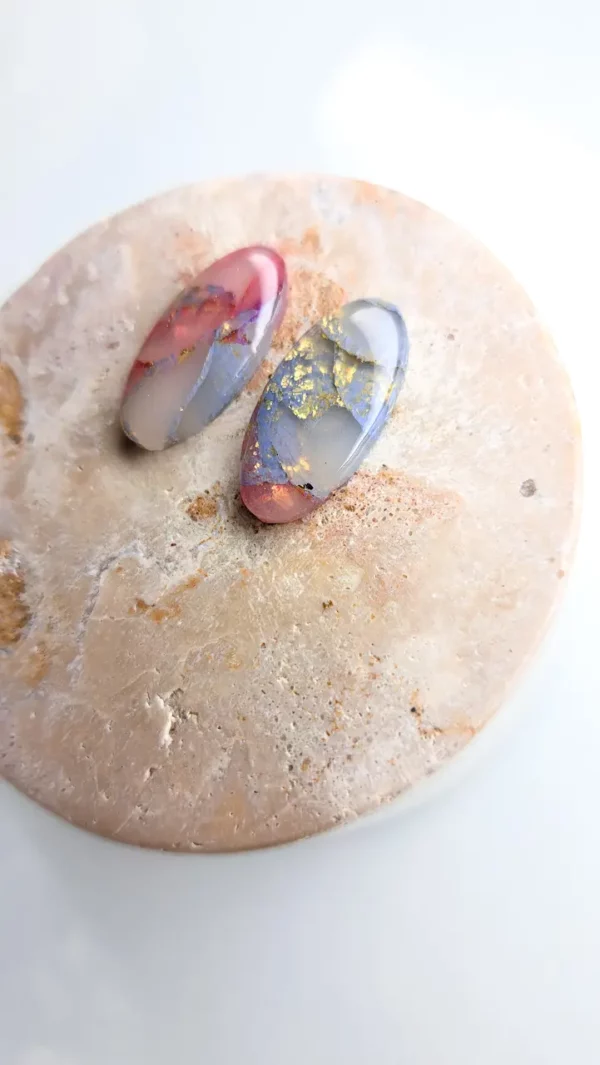 Różowo błękitne jajowate kolczyki sztyfty