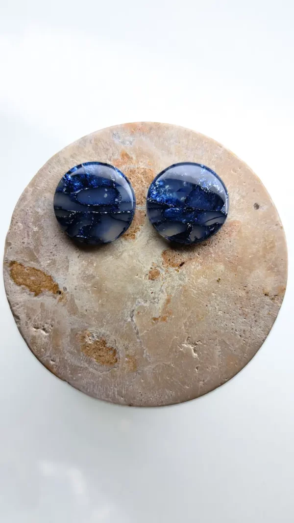 Granatowo srebrne okrągłe kolczyki sztyfty