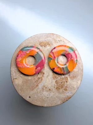 Dostępność (4) (1) Kolorowe okrągłe kolczyki sztyfty