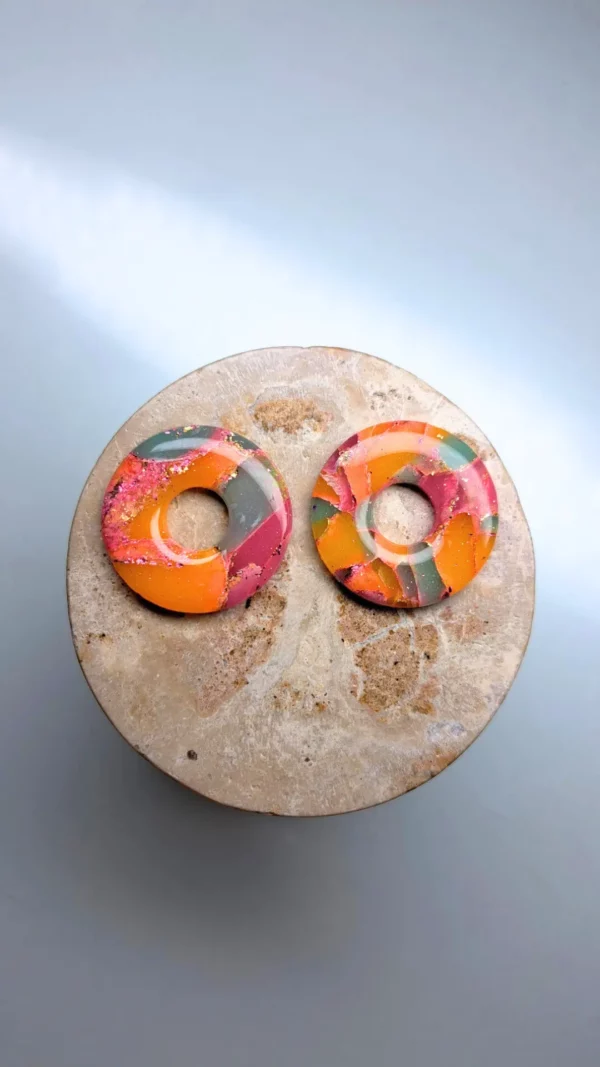 Dostępność (4) (1) Kolorowe okrągłe kolczyki sztyfty