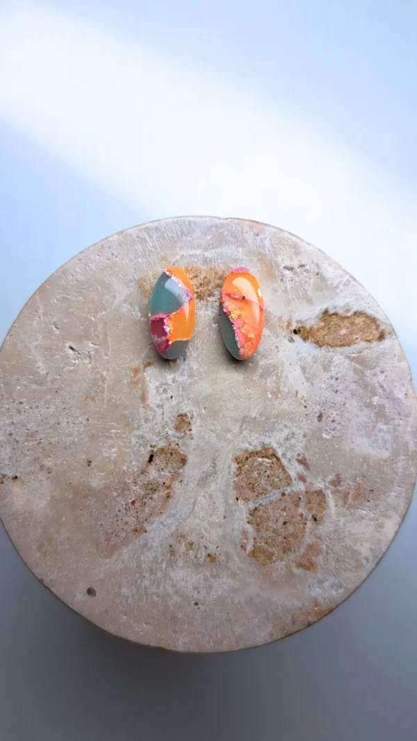 Kolorowe kolczyki kropelki sztyfty