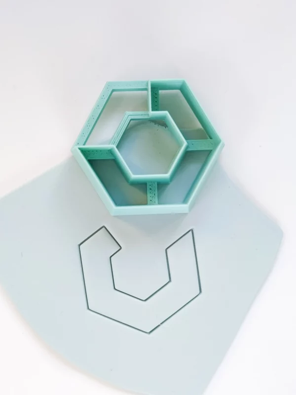 PSX_20210428_232413 Foremka do gliny lub modeliny - sześciokąt z dziurą 1