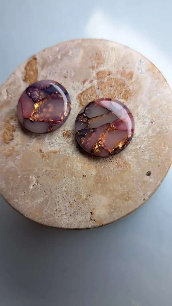 20250421_175344 Fioletowo złote okrągłe kolczyki sztyfty