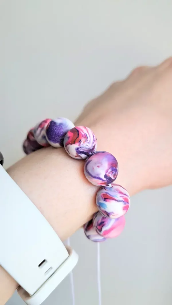20250501_140257-EDIT Kolorowa bransoletka regulowana na sznurku