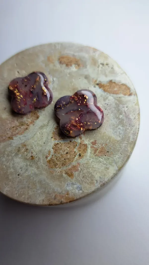 Fioletowo złote kolczyki kwiaty sztyfty