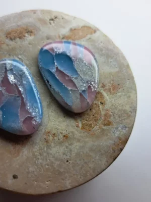 20250511_174719 Różowo błękitno srebrne kolczyki sztyfty