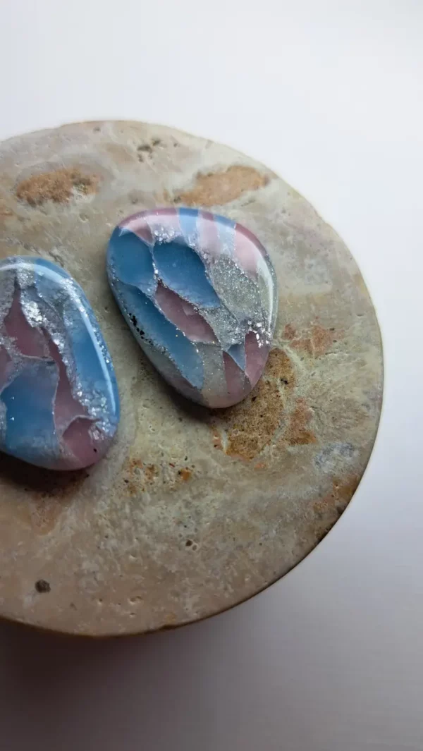 20250511_174719 Różowo błękitno srebrne kolczyki sztyfty