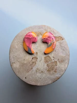 IMG_20250318_231954_498 (1) (1) Kolorowe kolczyki przecinki sztyfty