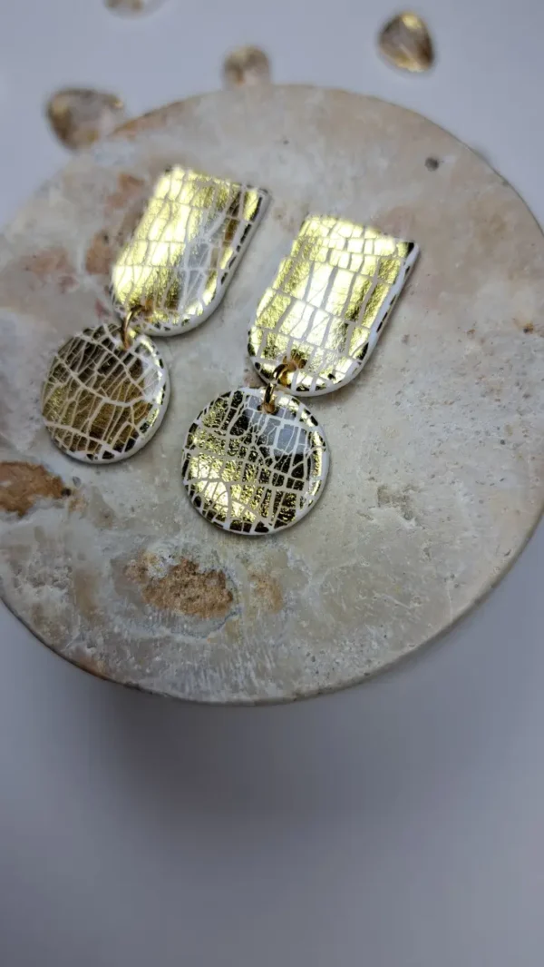 Złote błyszczące geometryczne kolczyki sztyfty