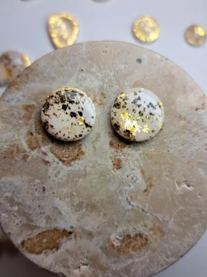 20250610_194935 Złote błyszczące średnie okrągłe kolczyki sztyfty