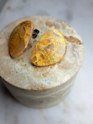 Kopia 20240711_214701 Złote błyszczące jajowate kolczyki sztyfty