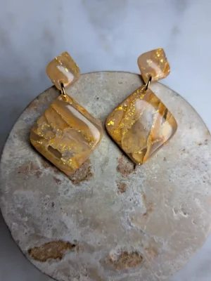 Kopia 20240711_215346 Złote błyszczące kolczyki sztyfty