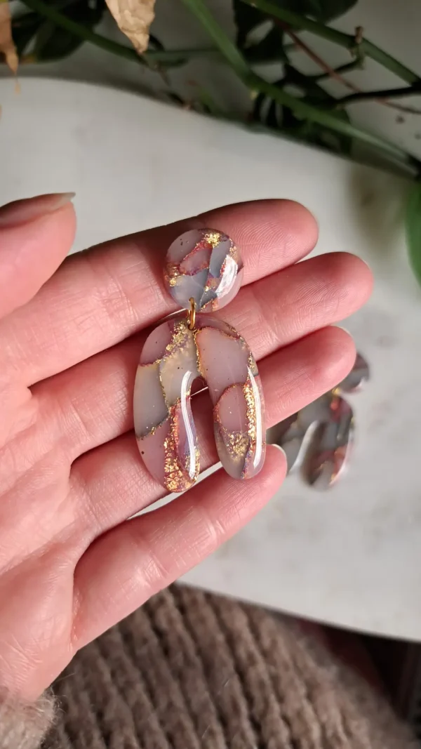 IMG_20251105_143726 Różowo błękitne z dodatkiem złota kolczyki sztyfty