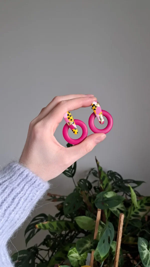 IMG_20251119_121115 Różowe okrągłe kolczyki sztyfty