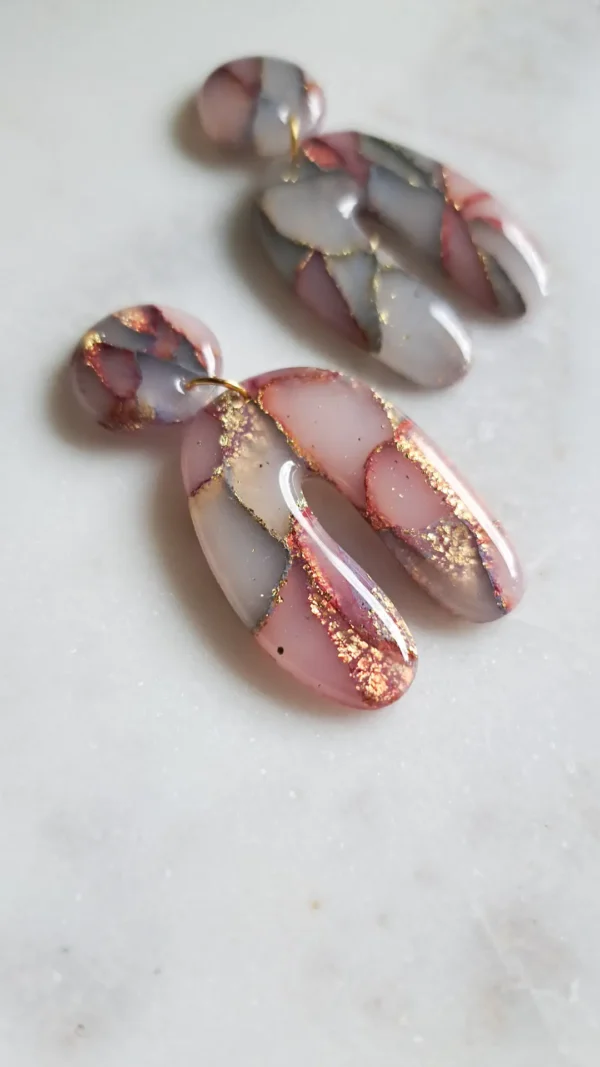 PSX_20251105_161635 Różowo błękitne z dodatkiem złota kolczyki sztyfty