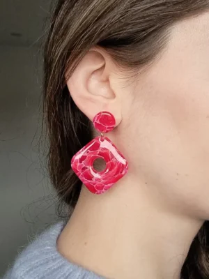 Duże wiszące czerwone kolczyki sztyfty