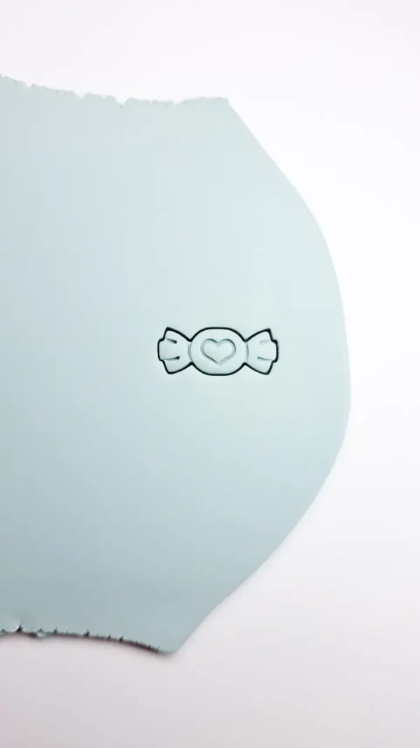 PSX_20260102_121644 Foremka do gliny lub modeliny - cukierek z sercem 1