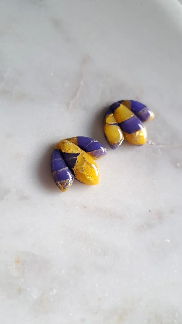 Fioletowo zółte kolczyki sztyfty