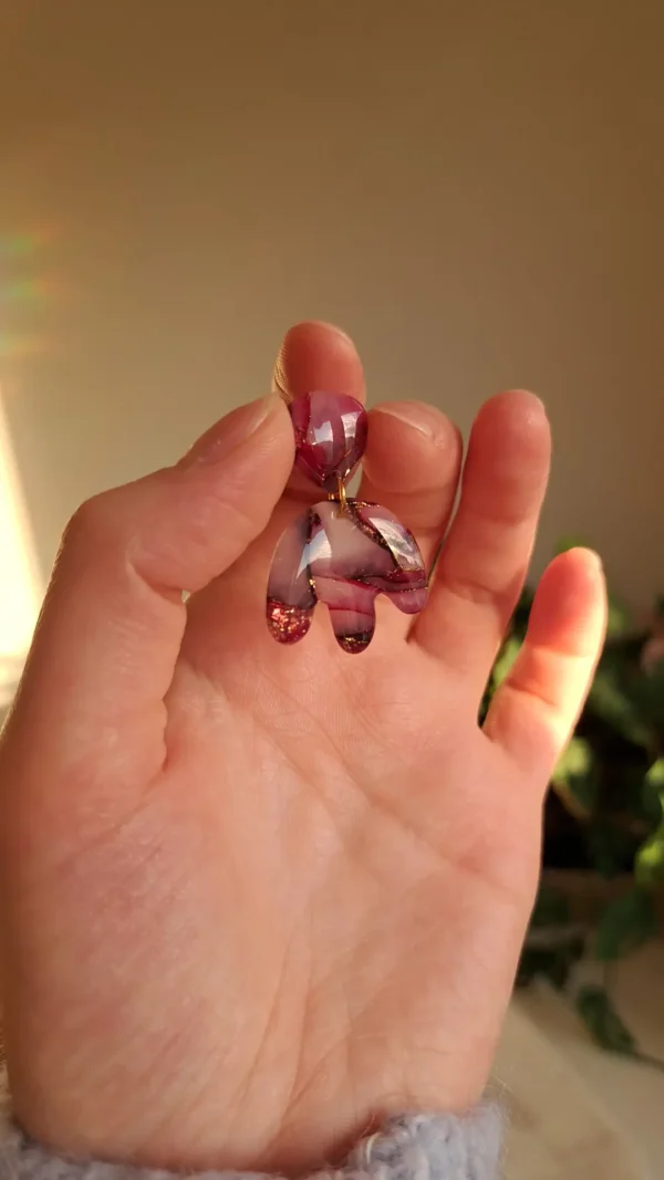 Różowo fioletowe z dodatkiem złota kolczyki sztyfty