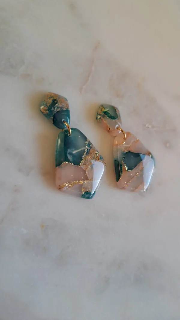 Niebiesko różowe z dodatkiem złota kolczyki sztyfty