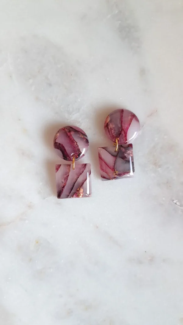 IMG_20251122_143917 Geometryczne różowo fioletowe z dodatkiem złota kolczyki sztyfty