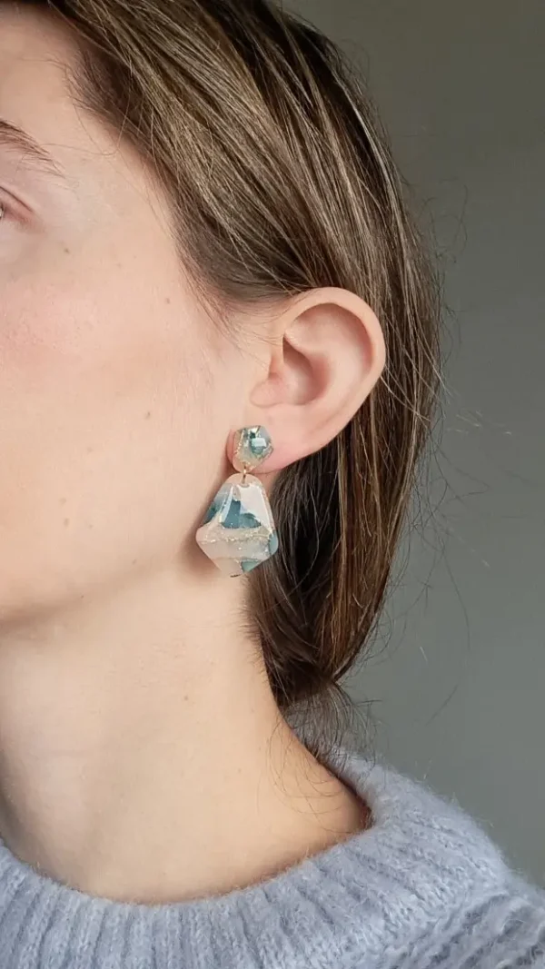 Niebiesko różowe z dodatkiem złota kolczyki sztyfty