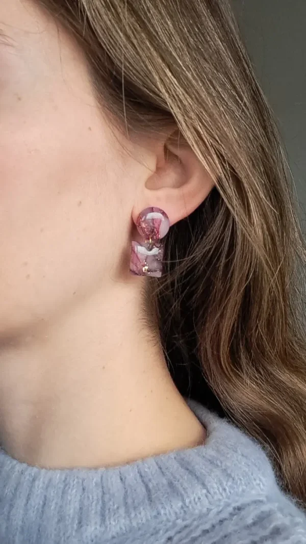 PSX_20251123_164009 Geometryczne różowo fioletowe z dodatkiem złota kolczyki sztyfty