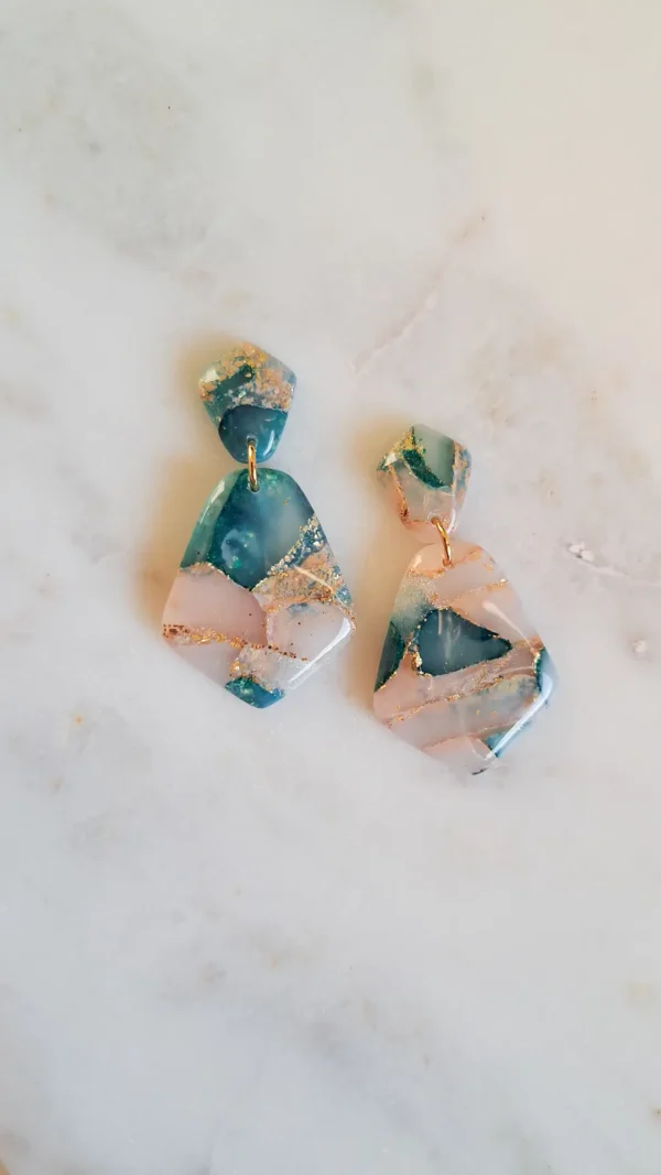 Niebiesko różowe z dodatkiem złota kolczyki sztyfty